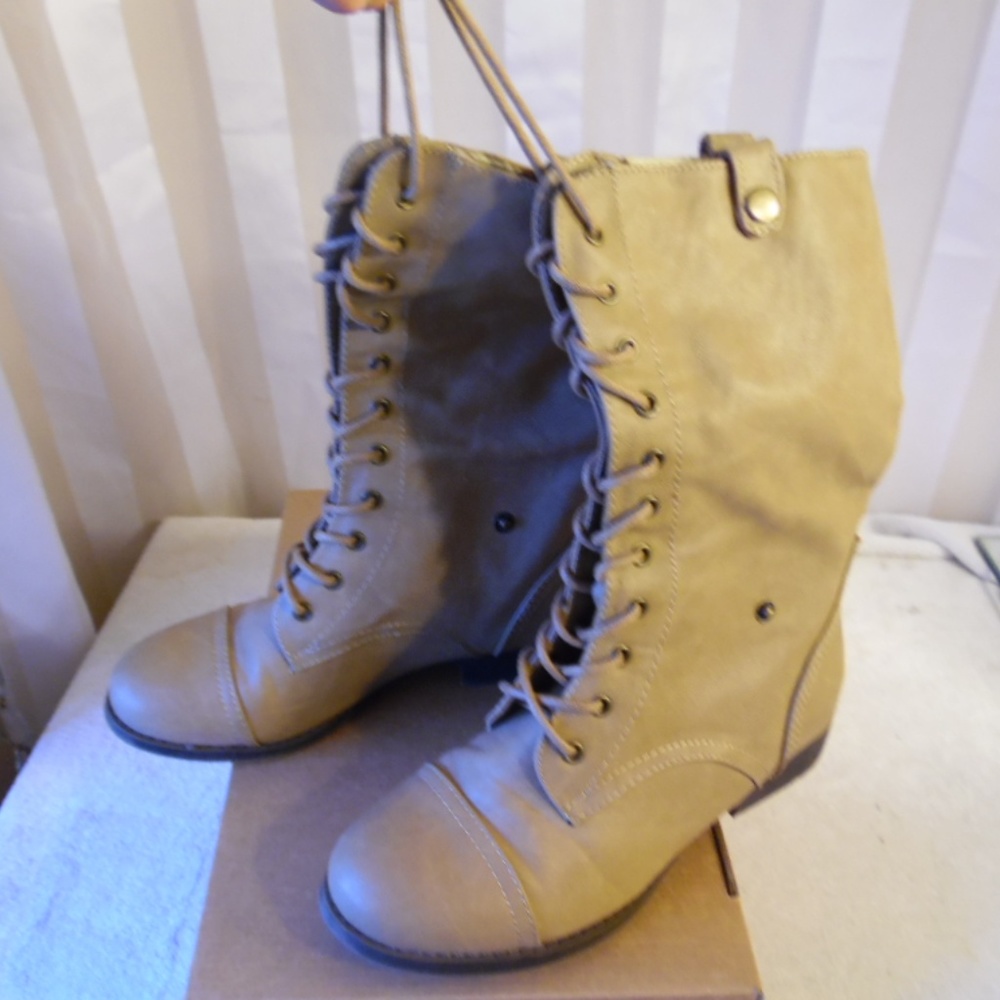 DbDk  Sharpery Lace Up Leather Fold-Over Boots 6